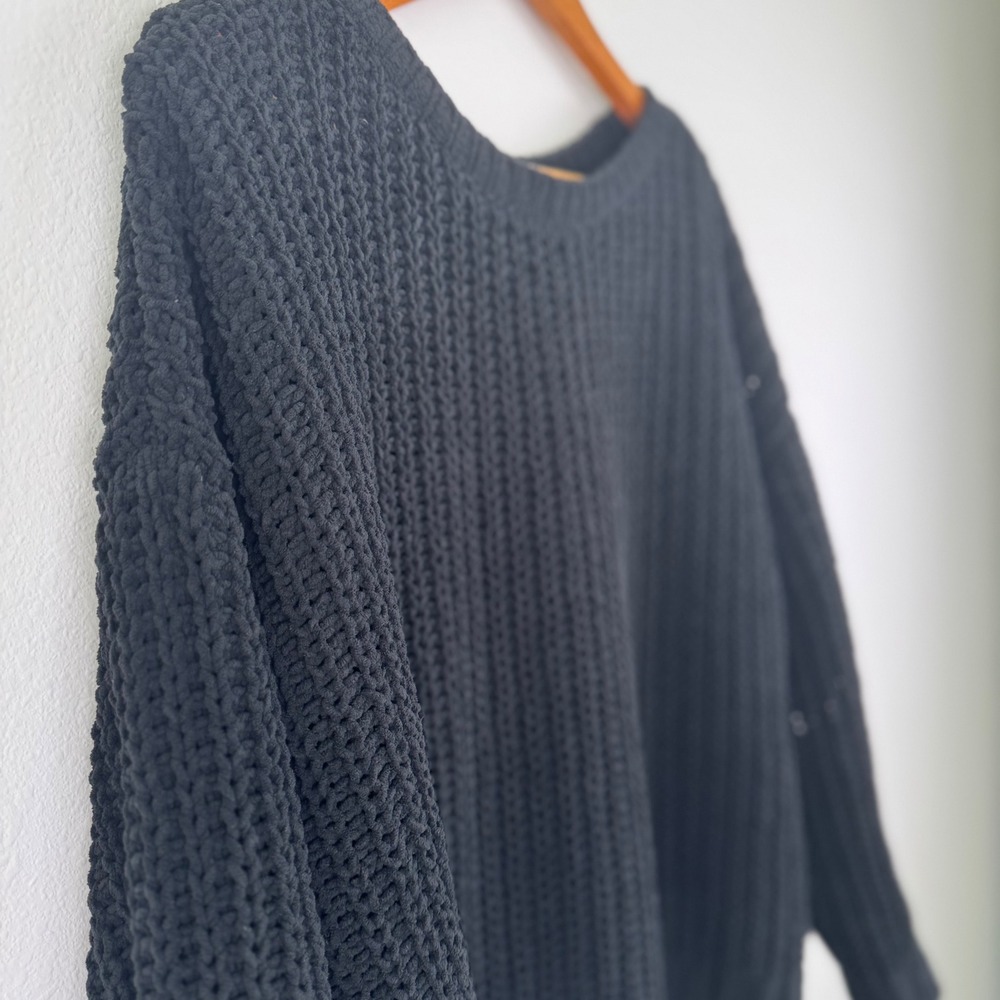 American Eagle Sweater Women XS Black Excellent Chenille Knit Minimalist Casual - Picture 2 of 6